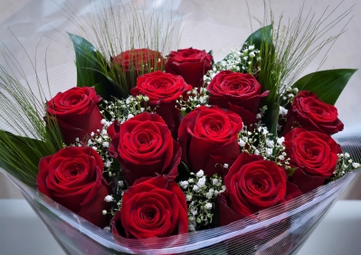 12 RED ROSES, GYP. AND GREENERY.